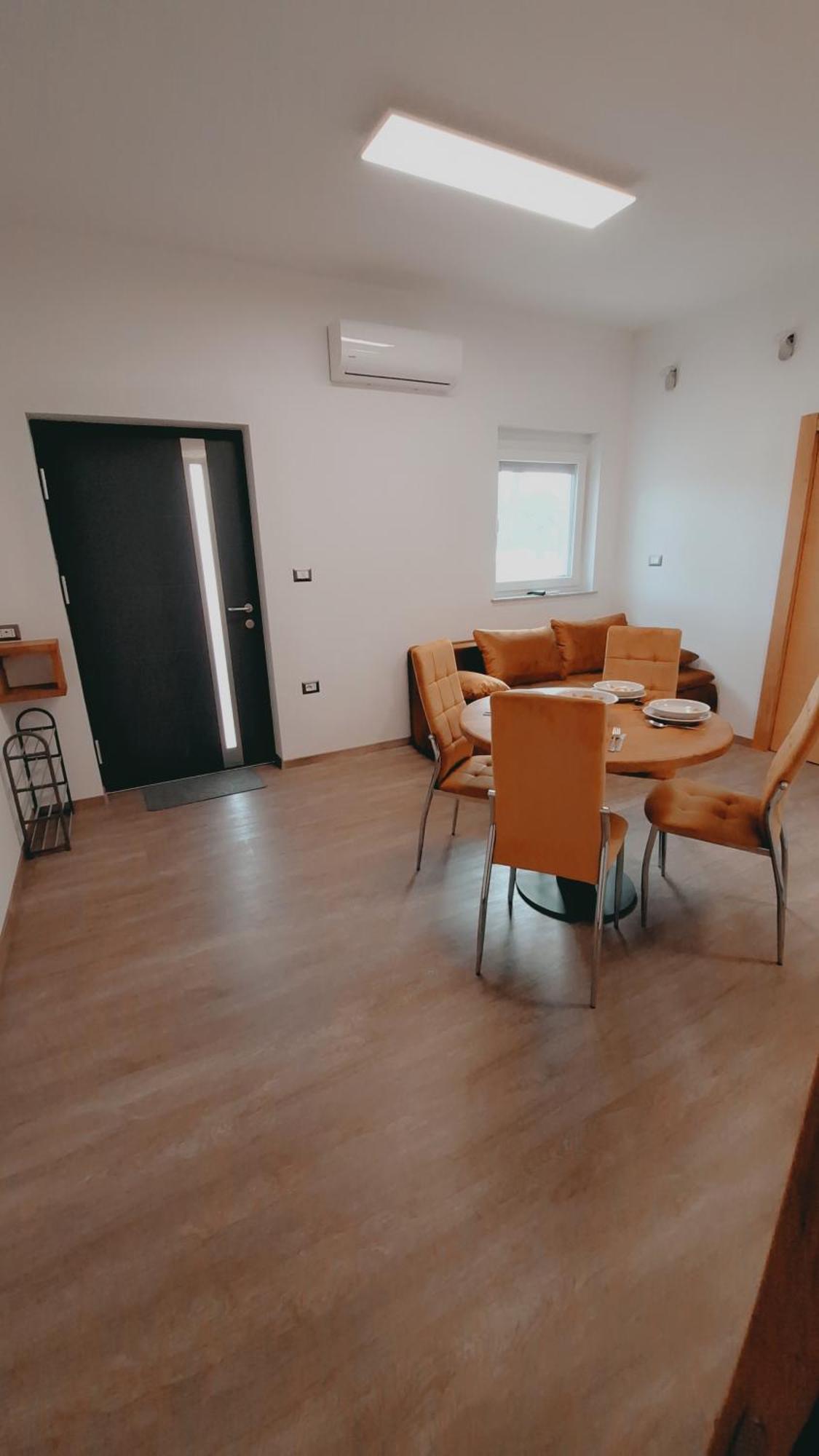Apartments Roko 伊佐拉 外观 照片